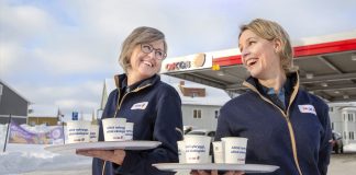 Therese Åman och Caroline Löfström, två nya säljchefer vid OK Västerbottens stationer i Lycksele respektive Vindeln. Foto Johan Gunséus